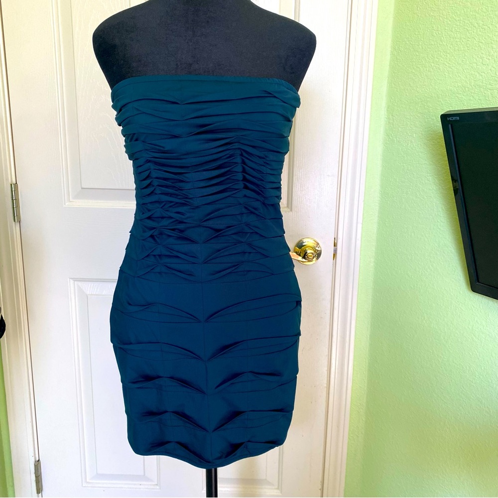 NIKIBIKI Ruched Strapless Dress Size Small